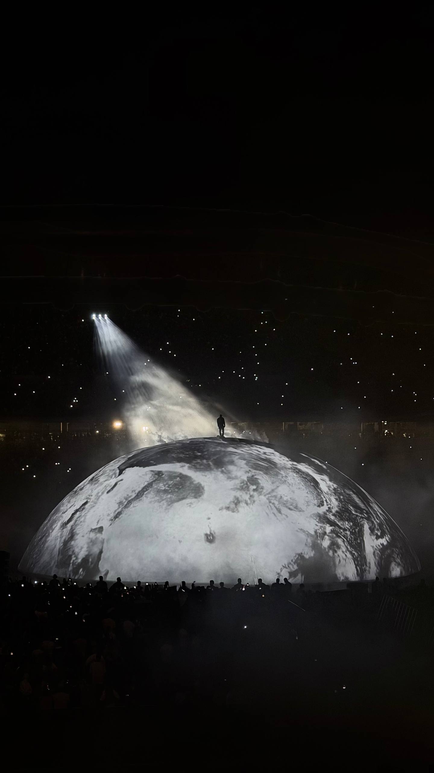 YE LIVE IN ISTAMBUL 2026 Человеческая фигура на вершине мира Опыт близкий скорее к религи…, media 2