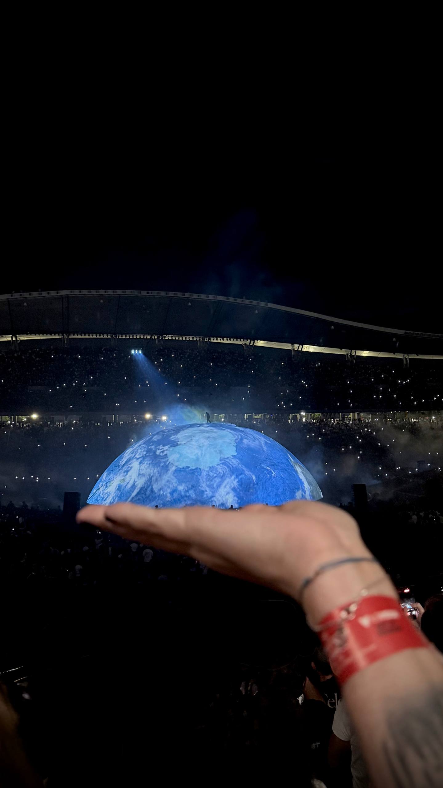 YE LIVE IN ISTAMBUL 2026 Человеческая фигура на вершине мира Опыт близкий скорее к религи…, media 5