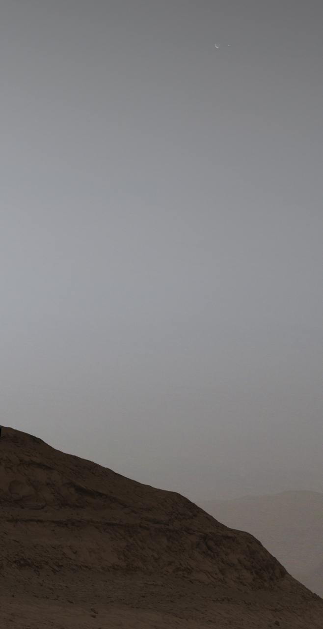 NASA's Curiosity Mars rover used its Mast Camera, or Mastcam, to capture this view of Ear…
