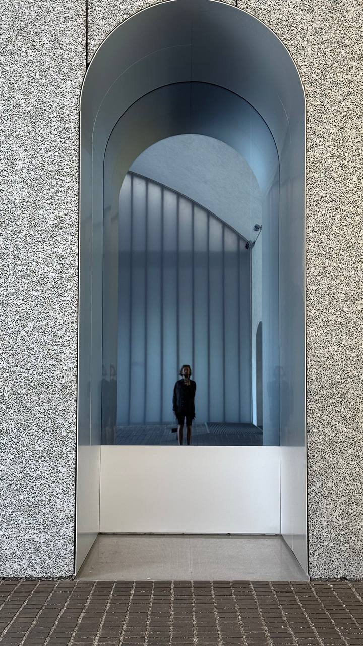 Fondazione Prada Milan Ощущение, что побывал внутри сай-фай фильма. Такие отточенные прос…, медиа 2