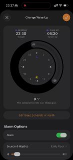 The behavior of the same interface in iOS 18 and iOS 26