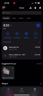 Maybe we will need to make a special extended issue dedicated to Revolut. Today we are looking at an unobtrusive but attention-grabbing banner. Cards in calm shades sway smoothly. It is not accidental that this is the only animated place on the screen. The brain reacts to movement, and the eyes cannot look at two places at once.