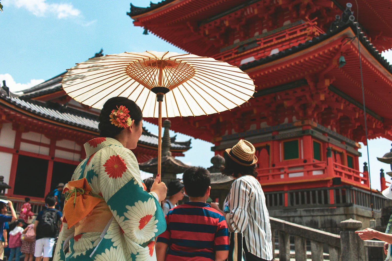 При первом посещении страны выдается однократная виза под даты поездки, а если у туриста уже была японская виза, то можно получить многократную до трех лет