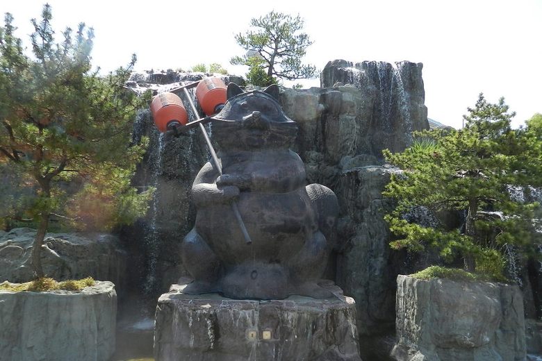Kincho Raccoon Dog Statue cover image