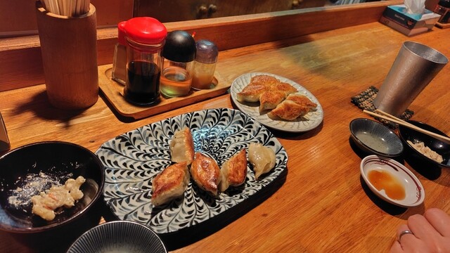 Gyoza Suguruya: гёдза ручной лепки за стойкой — 5