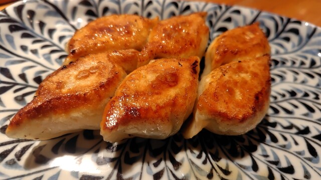 Gyoza Suguruya: гёдза ручной лепки за стойкой — 3