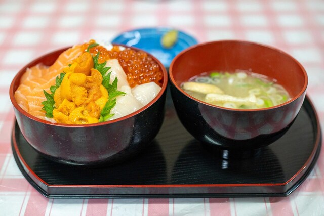 Teishoku Meshiya: Meeresfrüchte-Schalen in Sapporo — 2
