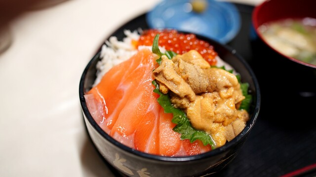 Teishoku Meshiya: Meeresfrüchte-Schalen in Sapporo — 3
