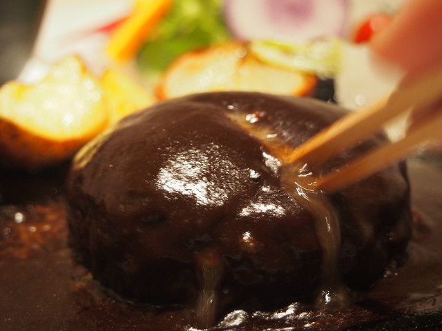 Tezukuri Hamburger Steak Kobo Toshi: сочные котлеты хамбагу ручной лепки — 2