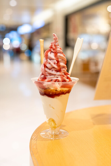 Milk & Parfait Yotsuba White Koji: мягкое мороженое из молока Хоккайдо — 3