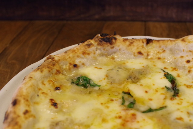 Pizzeria Tuka: пицца на дровах в бревенчатом домике — 2