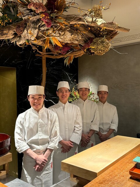HATSUNEZUSHI: театральные суши эдомаэ в формате омакасэ — 1