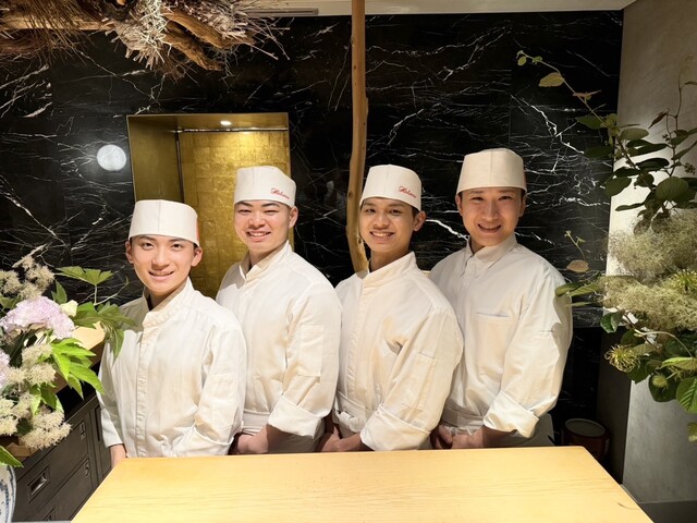 HATSUNEZUSHI: театральные суши эдомаэ в формате омакасэ — 5