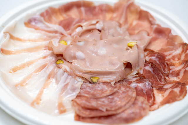 SALUMERIA 69: деликатесные мясные нарезки и сыры — 2