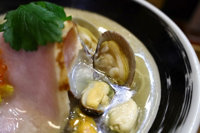 SOBA-Shiro Kuro: рамен на бульоне из моллюсков — 4