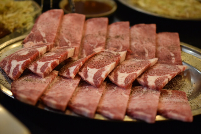 Beijing: якинику старой школы, мясо жарите сами — 3