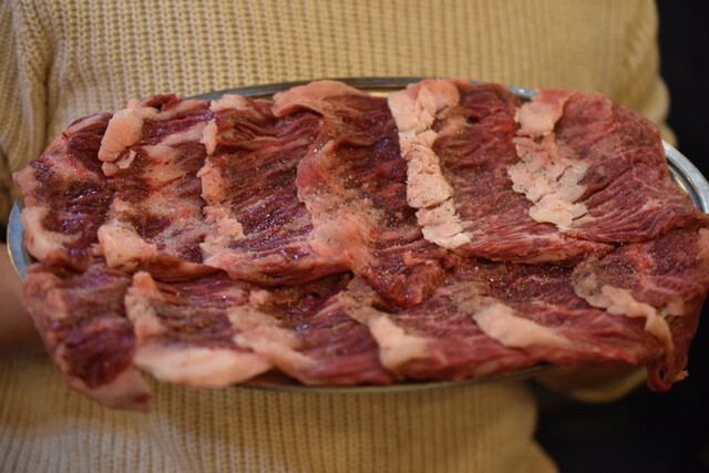 Beijing: якинику старой школы, мясо жарите сами — 4