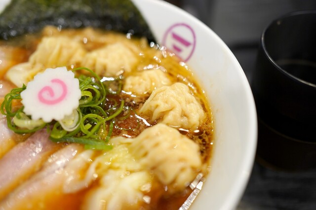 Yokohama Chuka Soba Ishin Shoten Honten: имбирный сёю-рамэн и вонтоны — 3