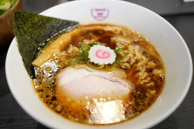 Yokohama Chuka Soba Ishin Shoten Honten: имбирный сёю-рамэн и вонтоны — 4