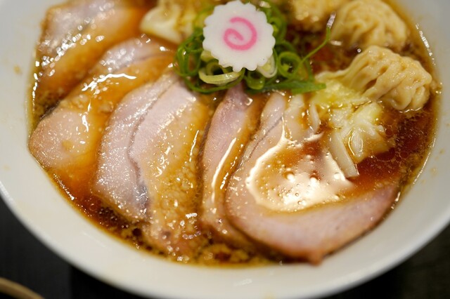 Yokohama Chuka Soba Ishin Shoten Honten: имбирный сёю-рамэн и вонтоны — 2