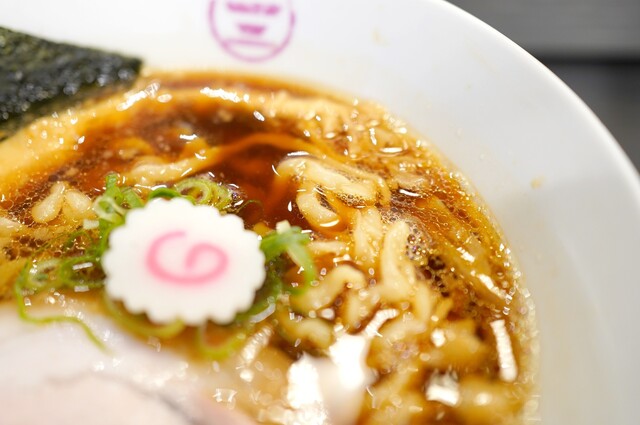 Yokohama Chuka Soba Ishin Shoten Honten: имбирный сёю-рамэн и вонтоны — 5