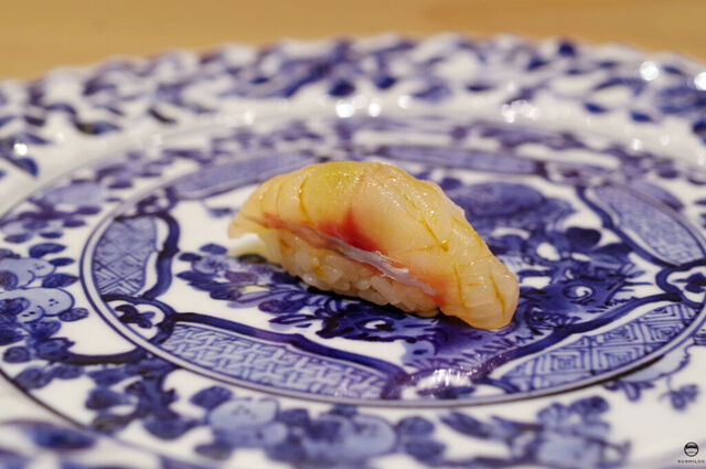 Sushi-ya Kozakura: суши эдомаэ из рыбы Хокурику — 3