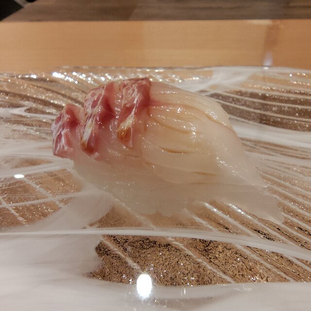 Kanazawa Sushi Yojiro: слоёные нигири из местной рыбы — 2