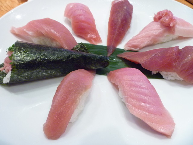 Waka Zushi: районная суши-бар с толстой нарезкой рыбы — 3