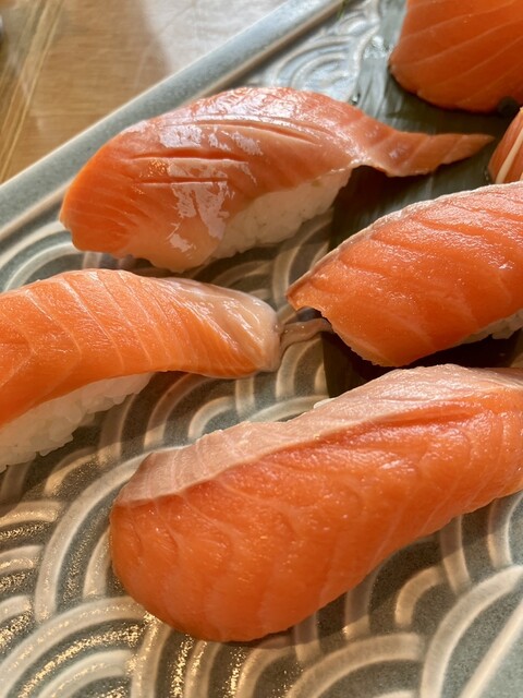 Waka Zushi: районная суши-бар с толстой нарезкой рыбы — 5