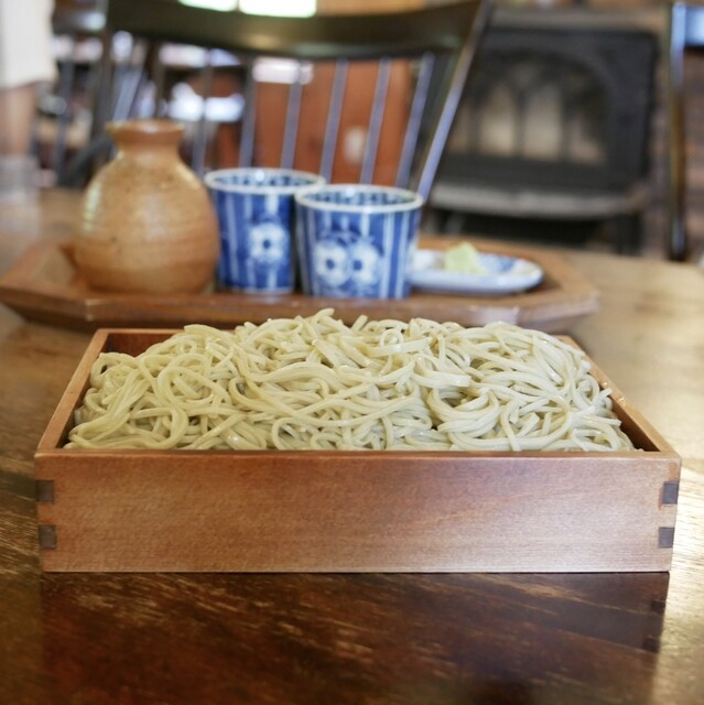 Soba Fujioka: обеденный сет с собой дзювари в бревенчатом доме — 2