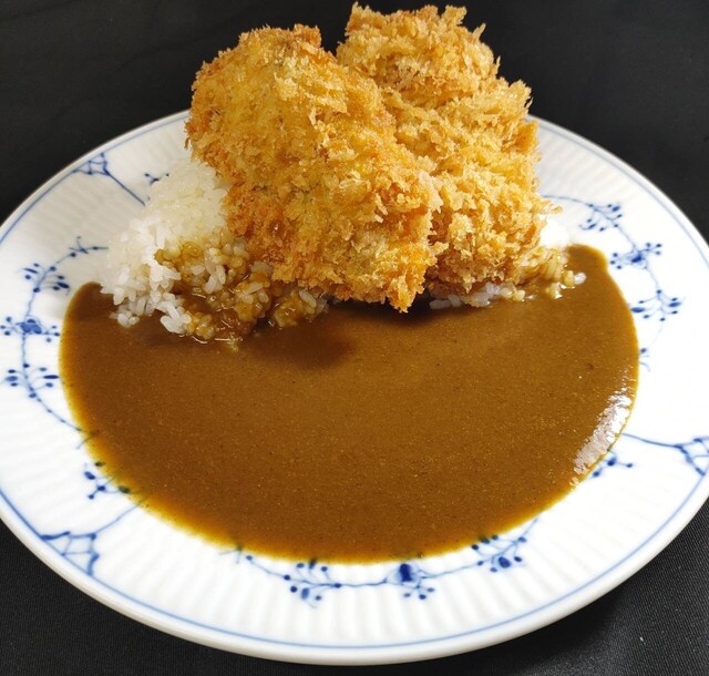 Takumi Mitsukoshi ten: карри сарасара за стойкой на семь мест — 4