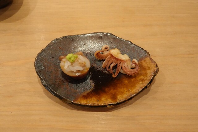 Sushi Dokoro Mutsuki: суши эдомаэ из местной рыбы, омакасэ — 5
