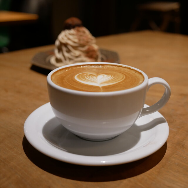 Cafe Bibliotic Hello!: киотская матия с двухэтажной книжной стеной — 2