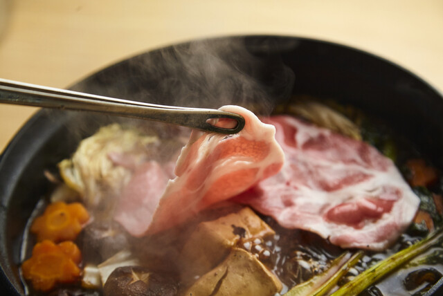 Pontocho Shabushabu Sukiyaki Kiraku: курсы вагю высшего класса — 3