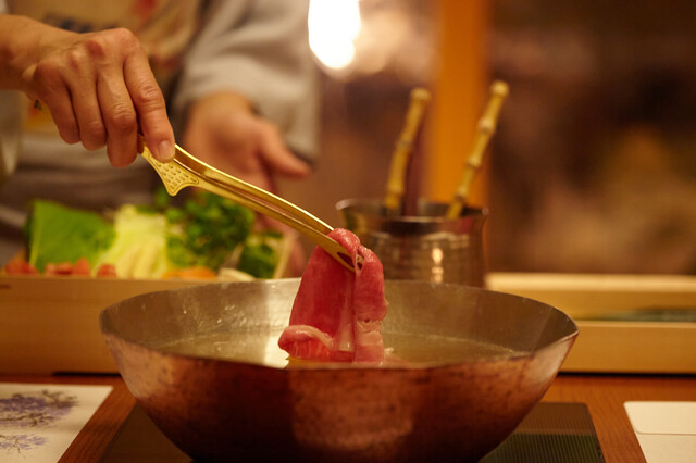 Pontocho Shabushabu Sukiyaki Kiraku: курсы вагю высшего класса — 1