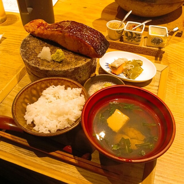 Kyoto Itookashi: фирменный завтрак с толстым куском лосося — 2