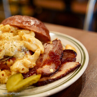 THE MUNCHIES BURGER WORKS.: бургеры с рубленым стейком — 3