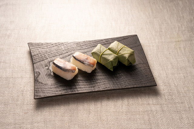 Kaki no Ha Sushi Hyotaro: классические суши в листьях хурмы — 1