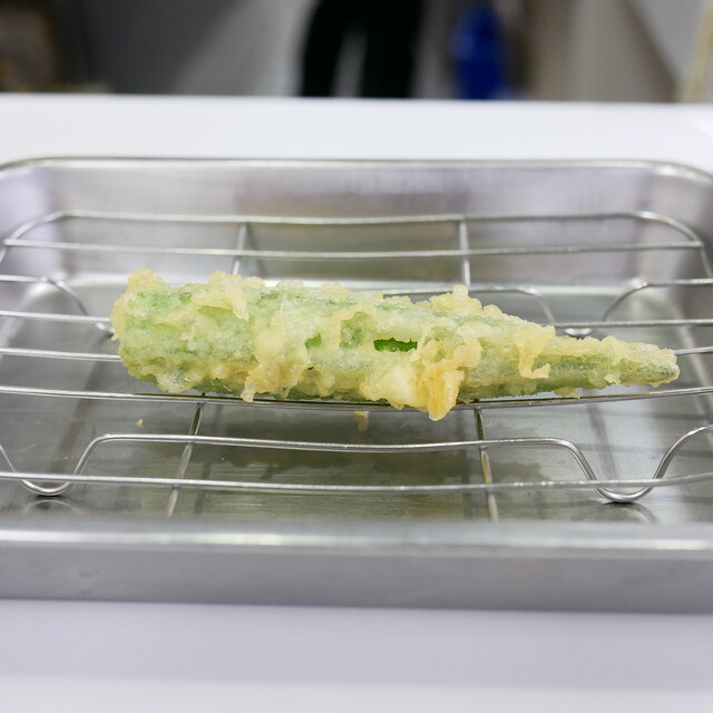 Tempura Dokoro Hirao Honten: темпура прямо из масла за стойкой — 3