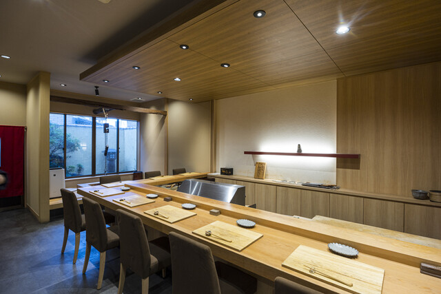 Tempura Takeuchi: präzise Tempura und saisonale Gerichte — 4