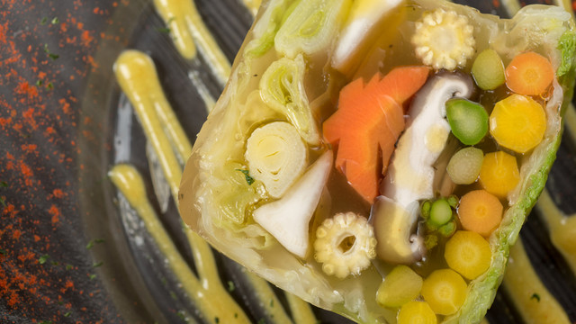 Refuge: французская шаркютри и сычуаньская кухня в крошечном баре — 5