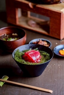 fish lab Uojuku: выдержанная и копченая рыба с острова Мияко — 5