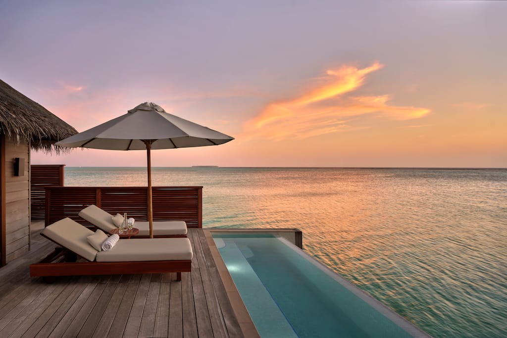 Терраса виллы с бассейном в Conrad Maldives Rangali Island
