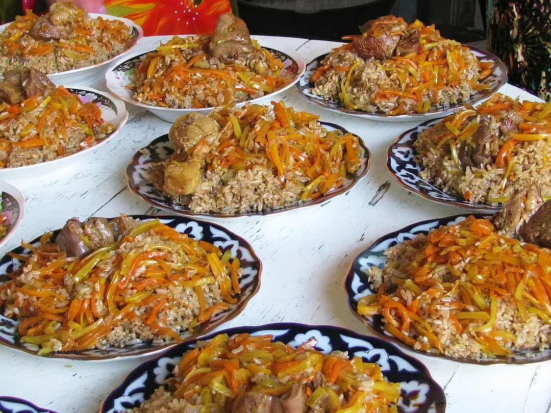 Самаркандский плов — более рассыпчатый и менее жирный, чем ташкентский или бухарский