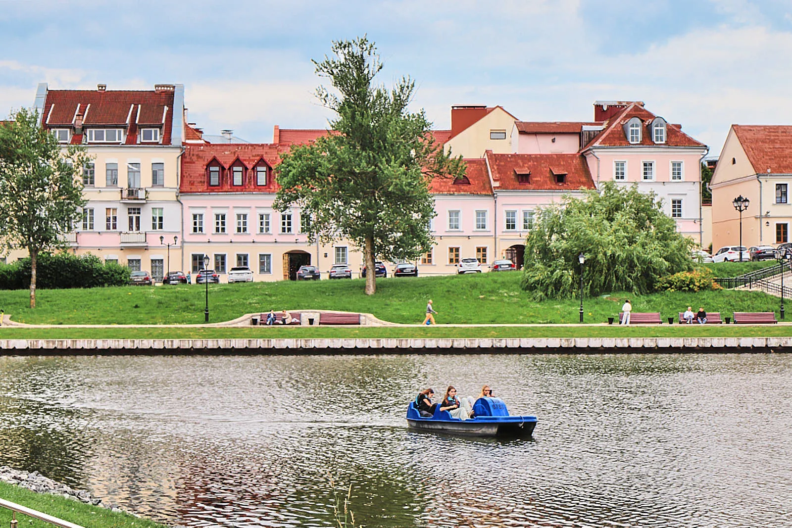 Интересные экскурсии по Минску стоит смотреть на сайте Tripster