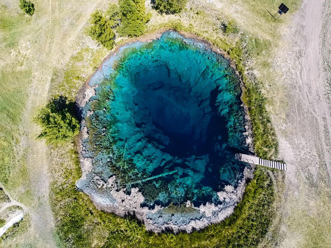 В Голубом озере высокое содержание сероводорода, поэтому у него такой яркий цвет