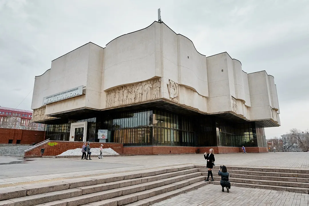 Краеведческий музей занимает здание бывшего Ленинского мемориала — одно из знаковый строений в стиле модернизм