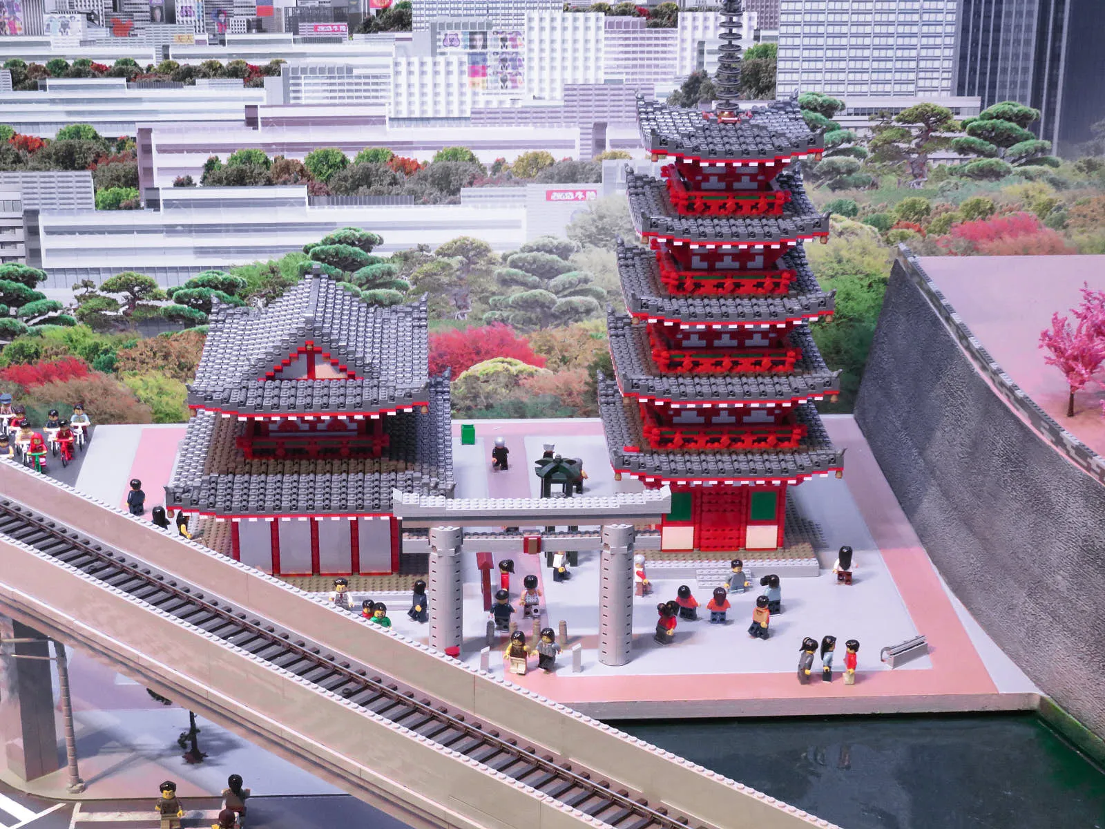 В центре «Леголенд» все достопримечательности Осаки сделаны из конструктора