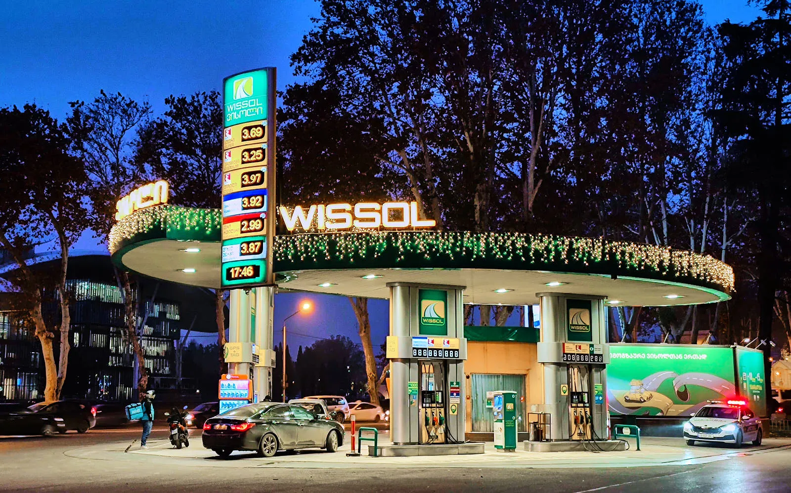 Литр бензина в Тбилиси стоит в среднем 3,3 лари