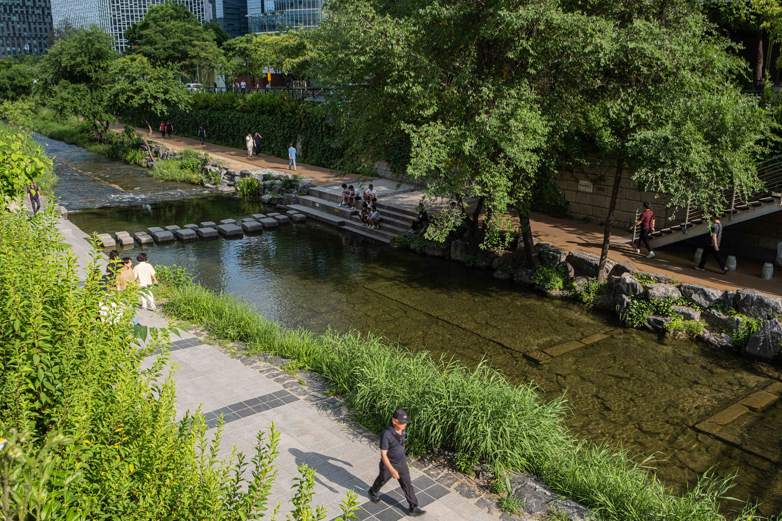 В Сеул стоит приехать минимум на семь дней. Оптимальные погодные условия — весной и осенью